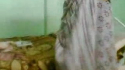 काले सेक्सी इंग्लिश पिक्चर बीपी बौना fucks लड़की सड़क पर में घास