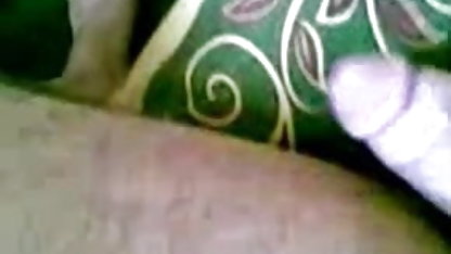 लड़की peeing पर बीपी फिल्म देसी के चेहरा के एक आदमी जबकि facetingting