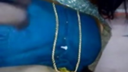 स्कीनी रूसी कुंवारी कैमरे पर योनि में कौमार्य से पता चलता सेक्सी एचडी बीपी फिल्म है