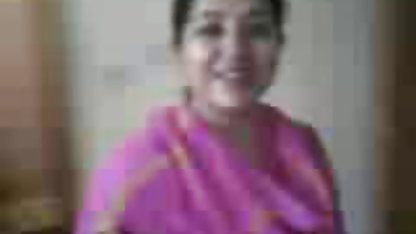 लंबे समय बालों वाली ट्रांस fucks खुद के साथ एक बीपी फिल्में वीडियो कम्पन या उत्तेजना यन्त्र में के गांड और समाप्त होता है के साथ एक गुदा