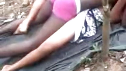 एक boodgy चेचन fucks एक युवा बीपी सेक्सी मूवी सेक्सी रूसी हूकर पर एक हटाने योग्य झोपड़ी के लिए पैसे