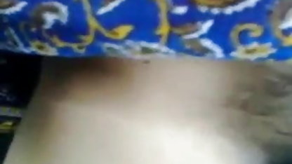 सेक्स में एक मुद्रा खड़े चेहरा करने हिंदी में सेक्सी फिल्म बीपी के लिए चेहरा के साथ एक युवा लड़की