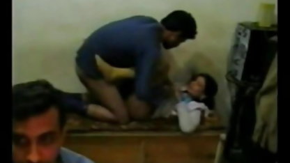 बेटा मजबूर हिंदी बीपी वीडियो फिल्म सकिंग मां में the बातरूम