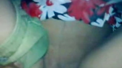 लड़की ने कैमरे के एक्स एक्स एक्स बीपी मूवी सामने विशाल गोली चलने की आवाज़ निकाली ।