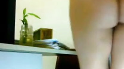 रूसी लड़की छोटे अंडे के साथ एक बड़ा डिक ब्लू सेक्सी बीपी पर बैठता है