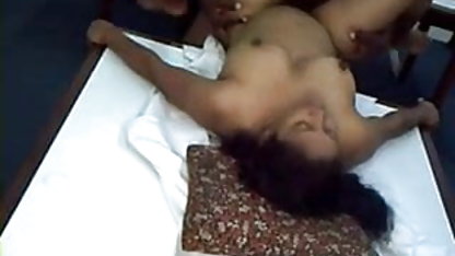 बाबा के बीपी ब्लू सेक्सी पिक्चर साथ चमकीले चित्रित आँखें चूसना रबर डिक पर वेब कैमरा