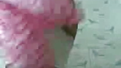 एक वयस्क आदमी ने आँसू के साथ एक कुंवारी कुंवारी फाड़ सेक्सी मूवी बीपी वीडियो