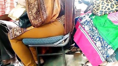 Maniac जासूसी सेक्सी पिक्चर फिल्म बीपी पर एक लड़की peeing में के जंगल