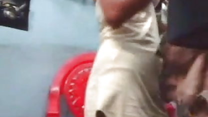 मेरी पत्नी पैंटी के बिना काम से आया था, और उसके पति सेक्सी एचडी बीपी फिल्म उसे लात मारी बाहर ।