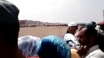 वसा काले नीग्रो लंड में प्रवेश करती है संकीर्ण सफेद लड़की के बट बीपी सेक्सी मूवी वीडियो