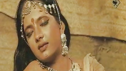 युवा आदमी fucks सेक्स गुड़िया और समाप्त सेक्सी ब्लू पिक्चर बीपी होता है ऊपर में यह