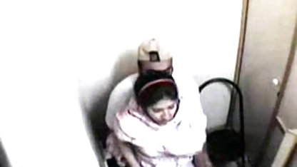 पेशाब करने के लिए बाहर चला इंडियन बीपी सेक्सी फिल्म गया