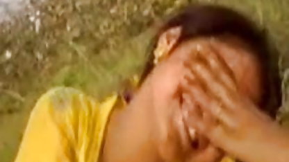 सुनहरे बालों वाली बैठता है उसके सेक्सी में बीपी पिक्चर बट पर एक विशाल रबर डिक में सामने के एक कैम