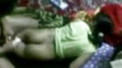 यूक्रेनी Olesya छोटे स्तनों के साथ कैमरे के सामने एक्स एक्स एक्स बीपी फिल्म जाँघिया लेता है