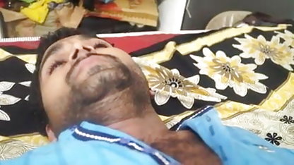 की कोशिश कर रहा करने के लिए धक्का डिक में के मुंह के सेक्सी बीपी एचडी पिक्चर एक शराबी लड़की पर एक फिट